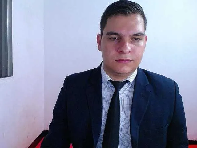 Live sex webcam photo for WillSmiith #277990433