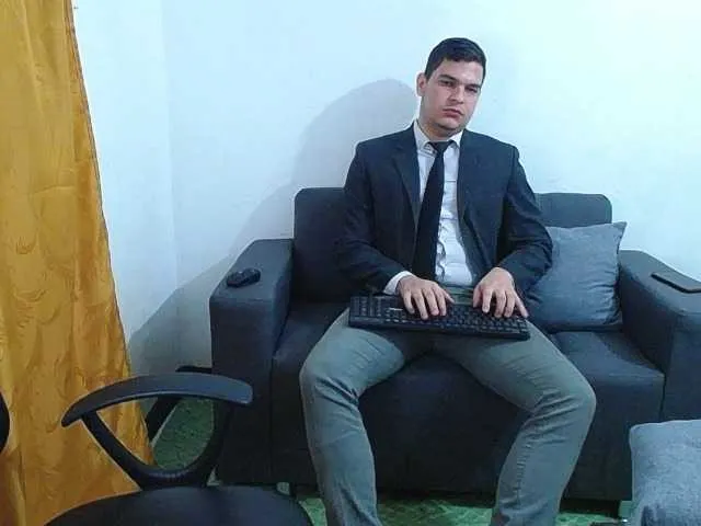 Live sex webcam photo for WillSmiith #278099307