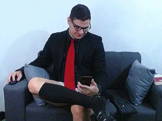 Live sex webcam photo for WillSmiith #278132205