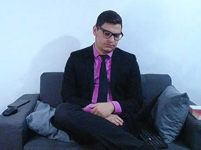 Live sex webcam photo for WillSmiith #278145014