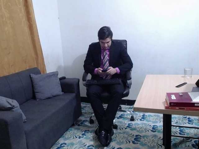 Live sex webcam photo for WillSmiith #290770142