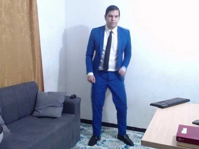 Live sex webcam photo for WillSmiith #290784717