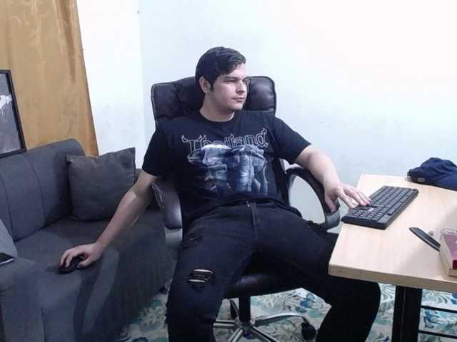 Live sex webcam photo for WillSmiith #290797348