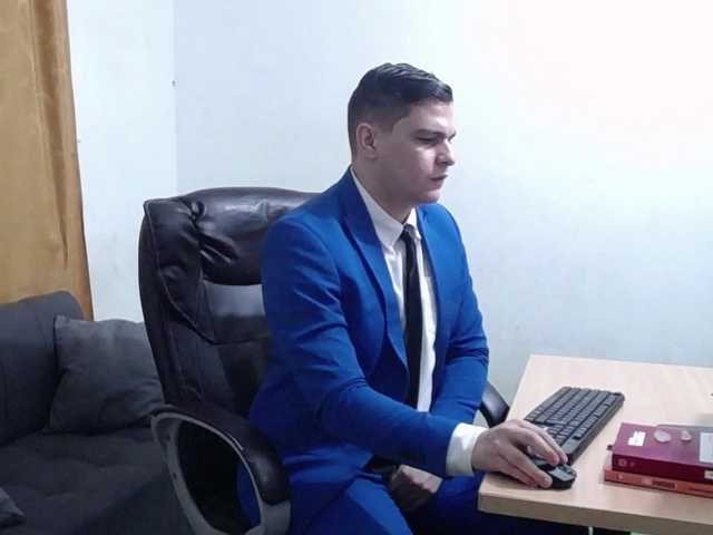 Live sex webcam photo for WillSmiith #290838298