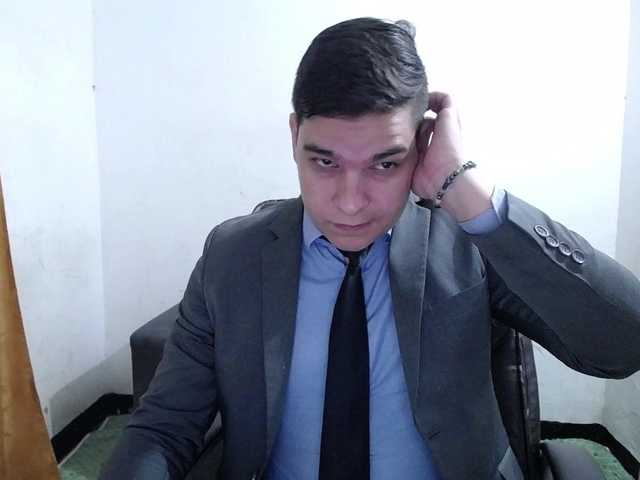 Live sex webcam photo for WillSmiith #290893660