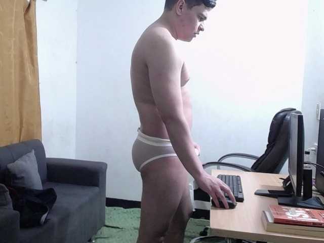 Live sex webcam photo for WillSmiith #290954887