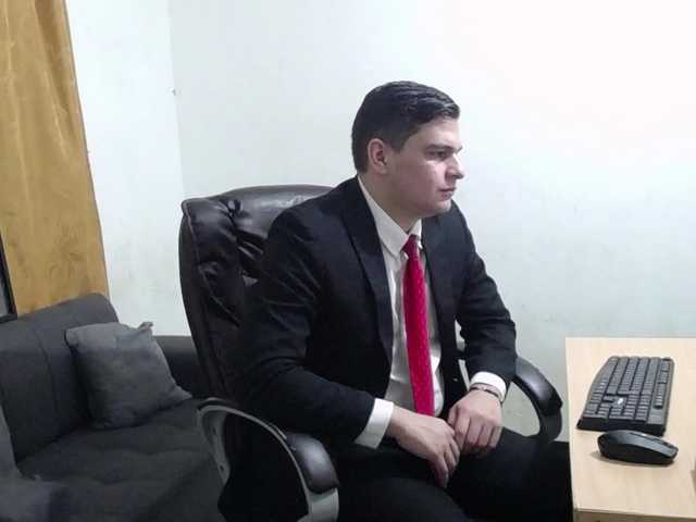 Live sex webcam photo for WillSmiith #290982533