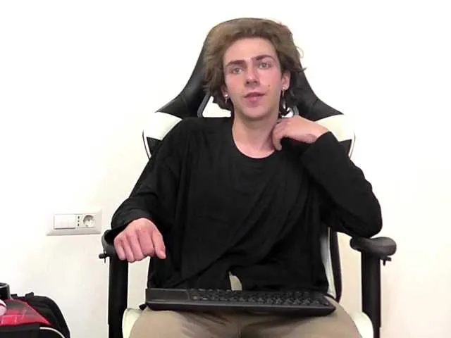 Live sex webcam photo for WillSpecter #277602919