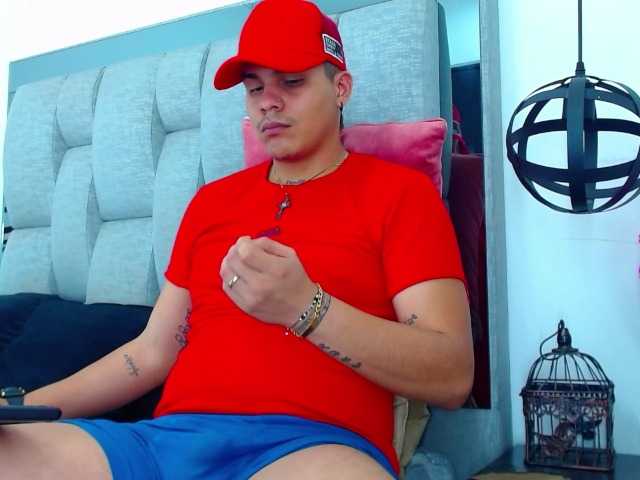 Live sex webcam photo for WilliamFoster #275439493