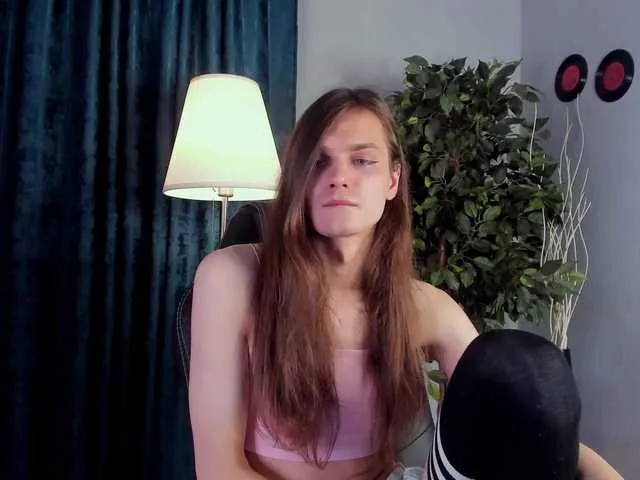 Live sex webcam photo for WilliamSnake #293277737