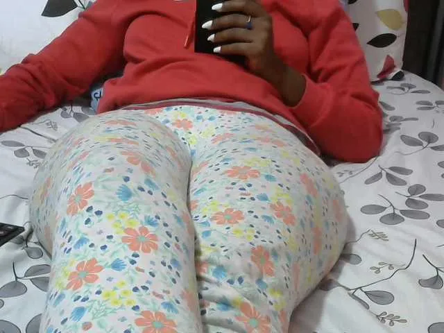 Live sex webcam photo for Winnie112 #290725809
