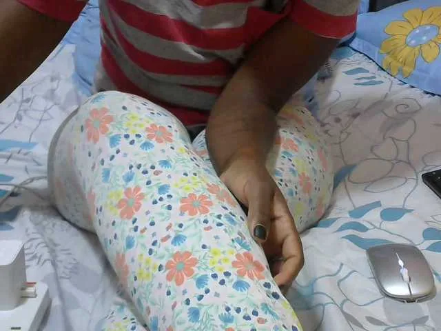 Live sex webcam photo for Winnie112 #291015943