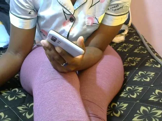 Live sex webcam photo for Winnie112 #291396898