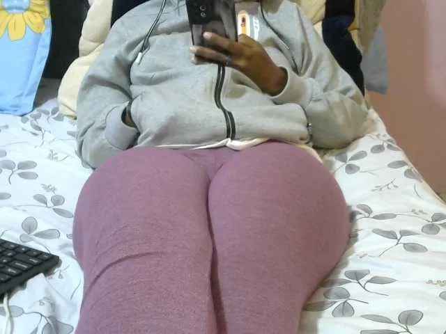 Live sex webcam photo for Winnie112 #291435404