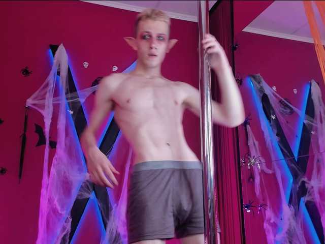 Live sex webcam photo for WinstonCherch #276493566