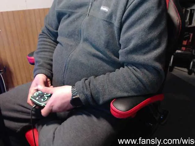 Live sex webcam photo for Wisco-Dean #290672380