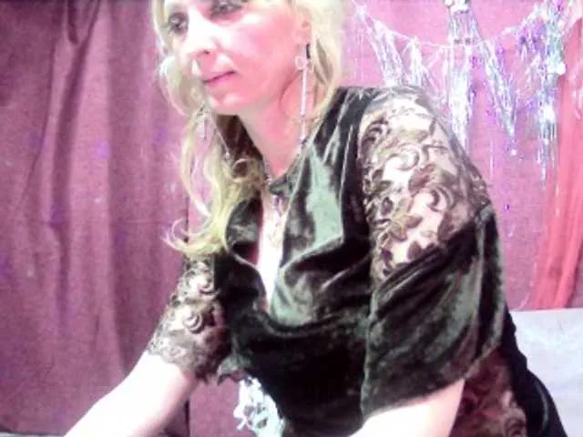 Live sex webcam photo for Wiwjendecor #271989713