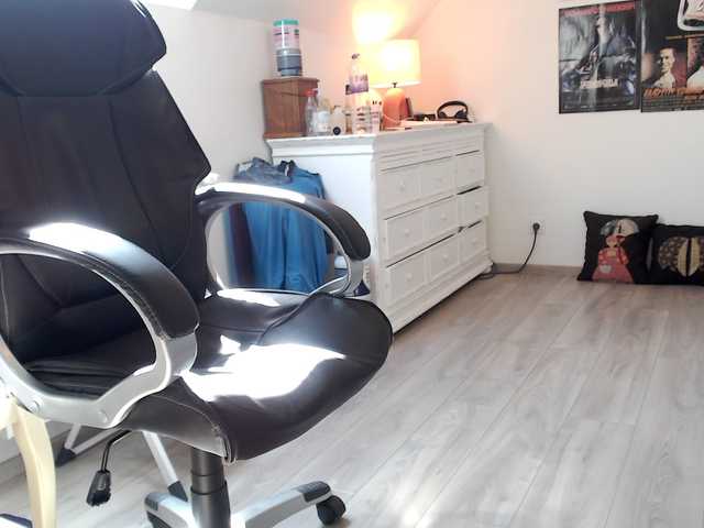 Live sex webcam photo for WoodyLongbone #290833981