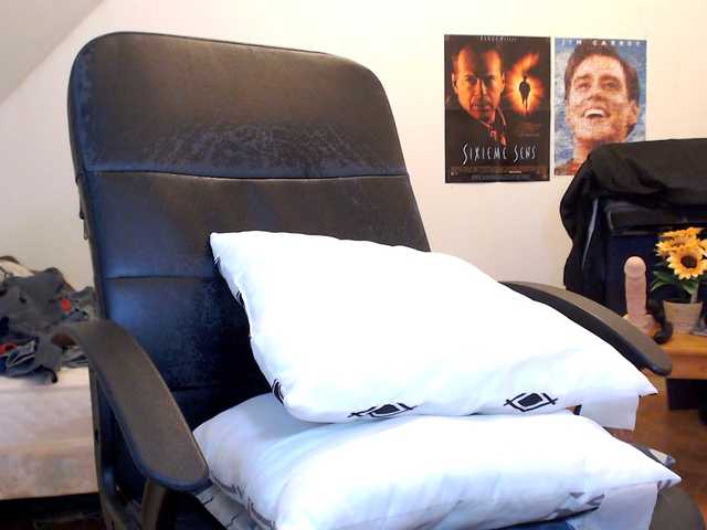 Live sex webcam photo for WoodyLongbone #291688273