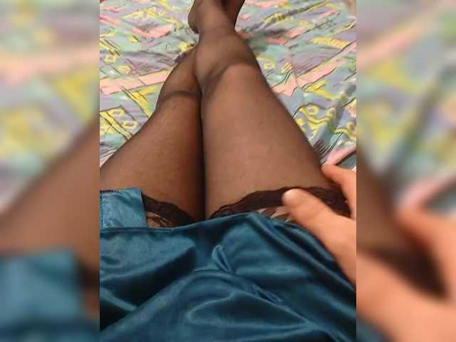 Live sex webcam photo for Wura-1 #292168862