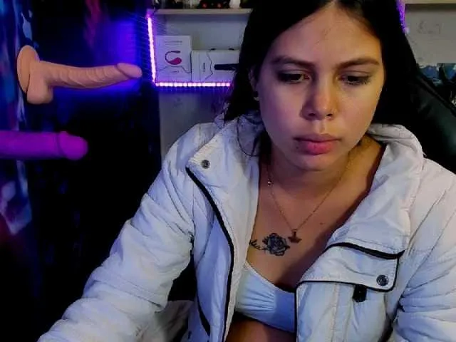 Live sex webcam photo for XCrislerSweet #271720885