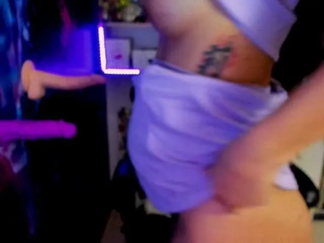 Live sex webcam photo for XCrislerSweet #271784116