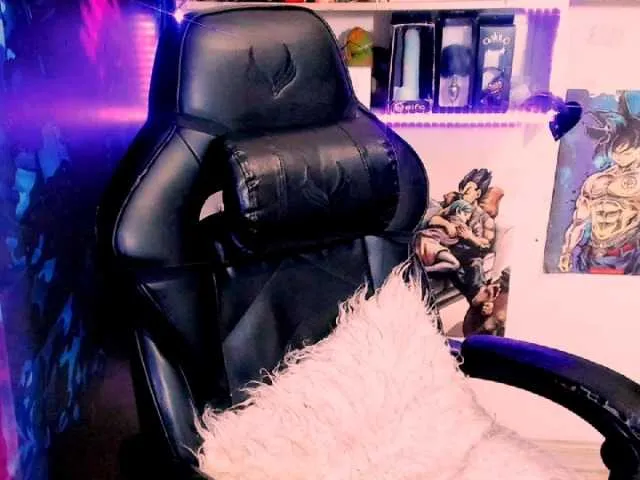 Live sex webcam photo for XCrislerSweet #272189920