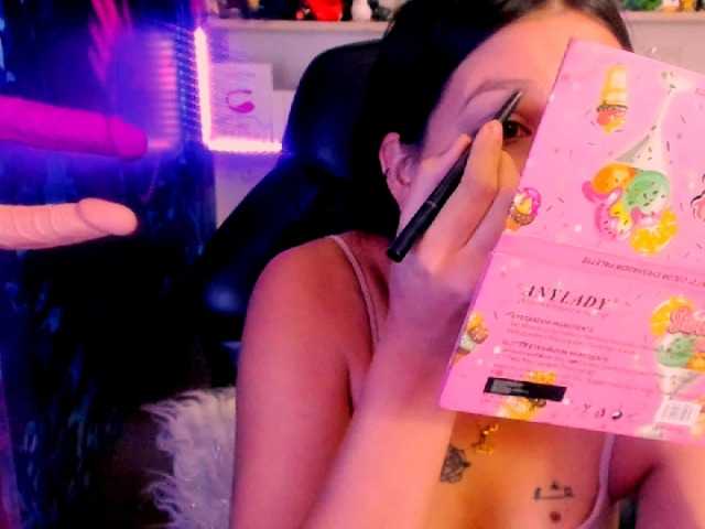 Live sex webcam photo for XCrislerSweet #272204072