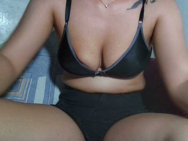 Live sex webcam photo for XGoldieStarX #276360599