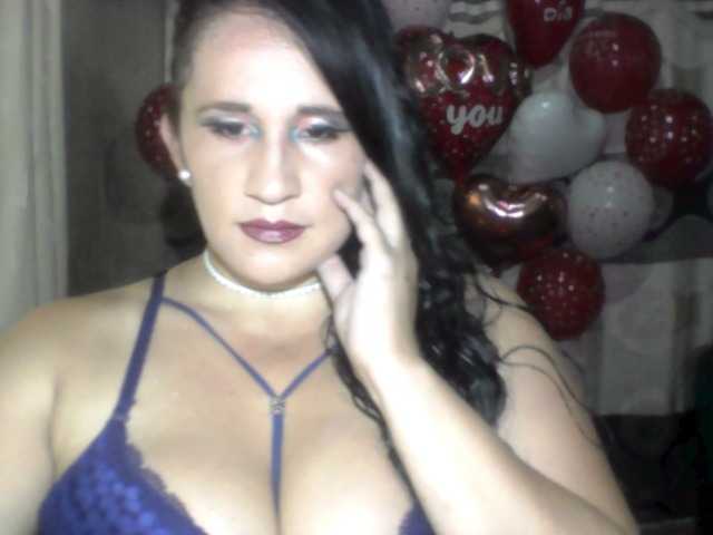Live sex webcam photo for XIMENA1986 #272375750