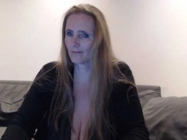 Live sex webcam photo for XXNikkie #287971902