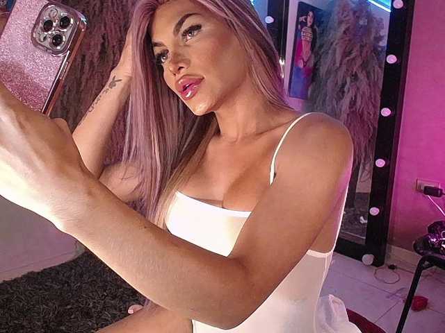 Live sex webcam photo for XXXLATINAHOTX #274442126