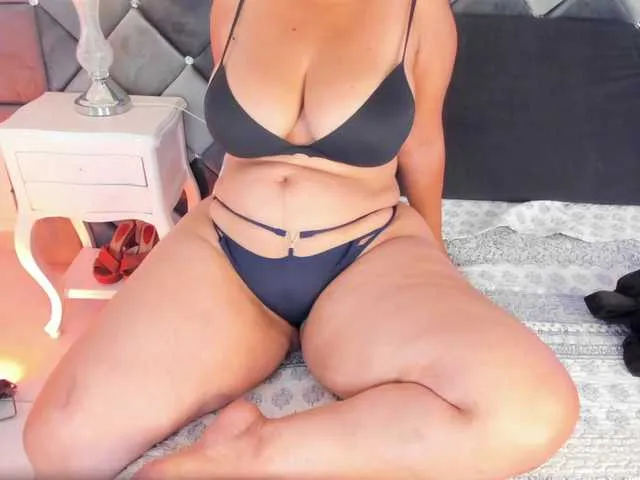 Live sex webcam photo for XXXiomara #293373347