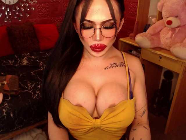 Live sex webcam photo for XXYourMajestyVictoriaXX #277945991