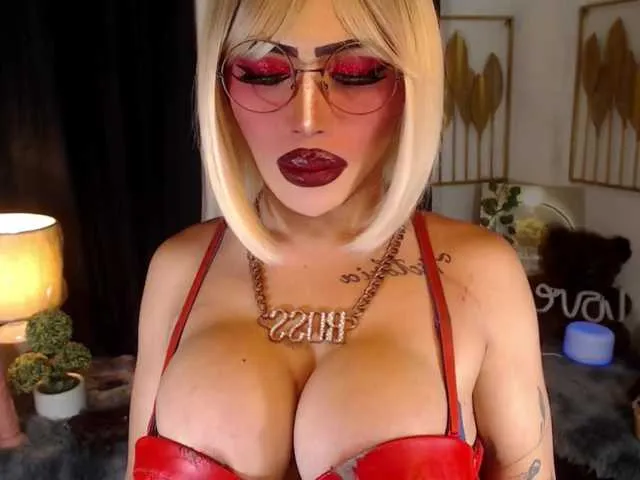 Live sex webcam photo for XXYourMajestyVictoriaXX #290859144