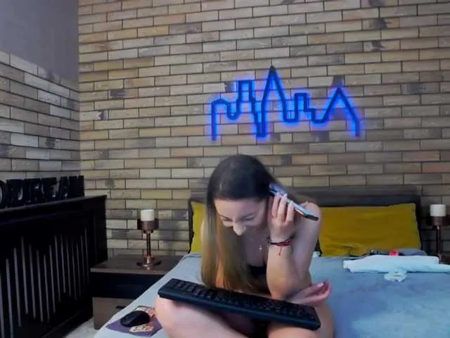 Live sex webcam photo for XenyaVogue #272901620