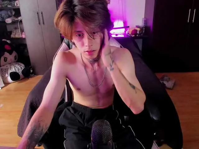 Live sex webcam photo for XiceBoy #293358018