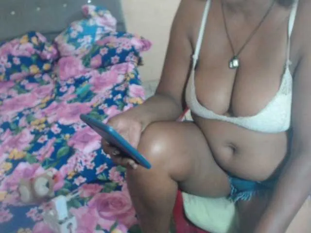 Live sex webcam photo for Ximena069 #276332075