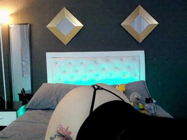 Live sex webcam photo for XimenaCollin #273694061