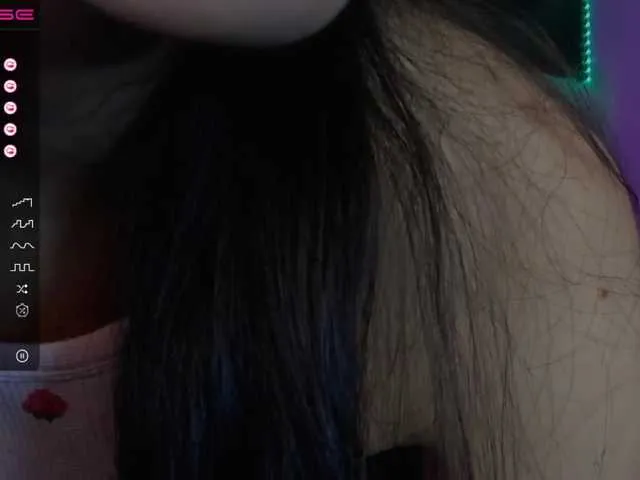 Live sex webcam photo for XimenaCollin #275549733