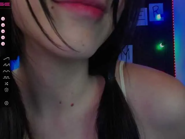 Live sex webcam photo for XimenaCollin #275637651