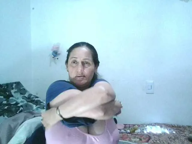 Live sex webcam photo for Ximenajimenez #292351358