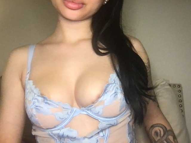 Live sex webcam photo for Xoxcat #277393505