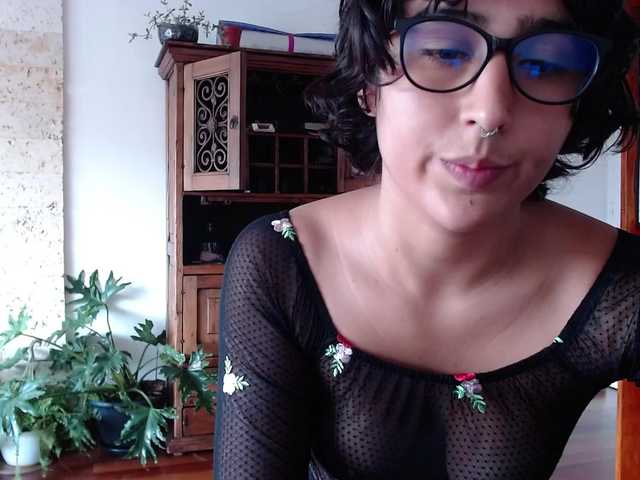 Live sex webcam photo for Xue-Eklov #277047763