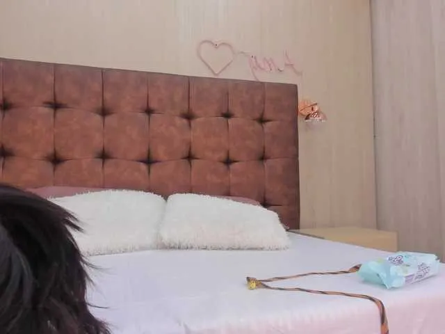 Live sex webcam photo for YASMINE-WEST #276833430