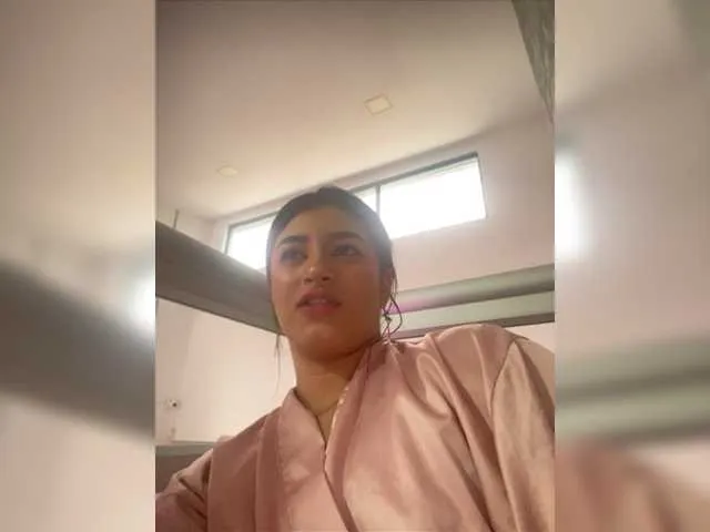 Live sex webcam photo for YASMINE-WEST #277286473