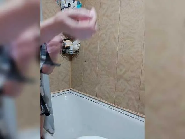 Live sex webcam photo for YDINA #290925922