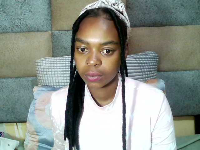 Live sex webcam photo for YOUNGBITCHX #272484249