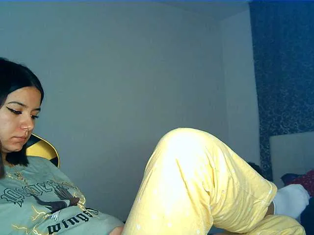 Live sex webcam photo for YOUNGCOUPLE20 #271982253