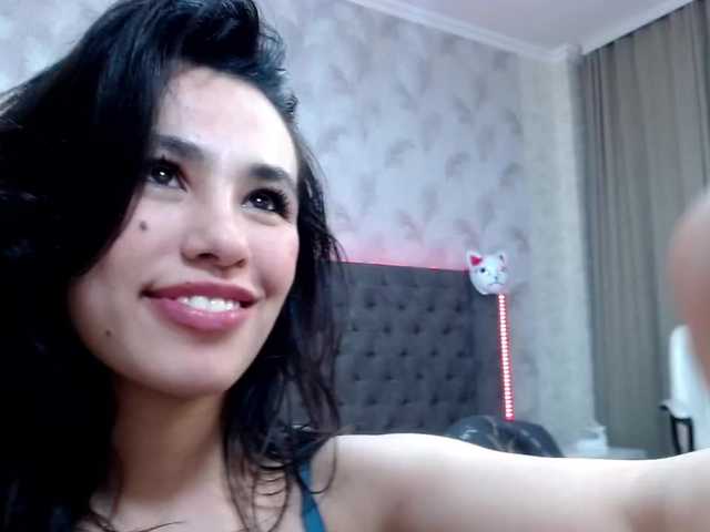 Live sex webcam photo for YanMeii #277666434